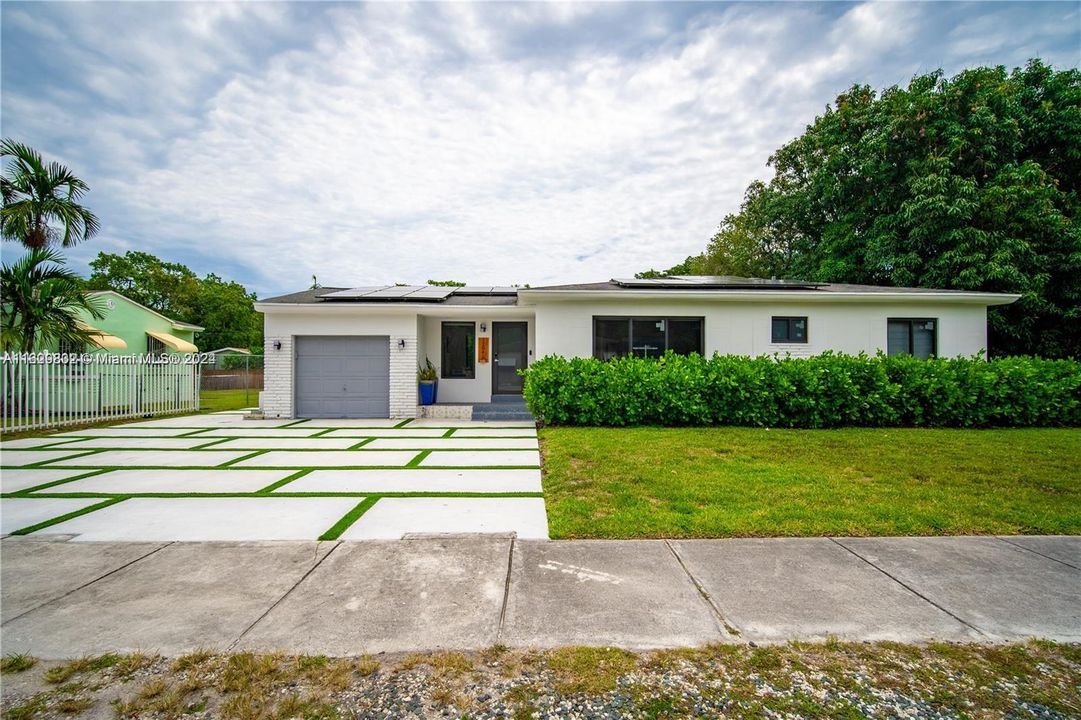 For Sale: $675,000 (3 beds, 3 baths, 1138 Square Feet)