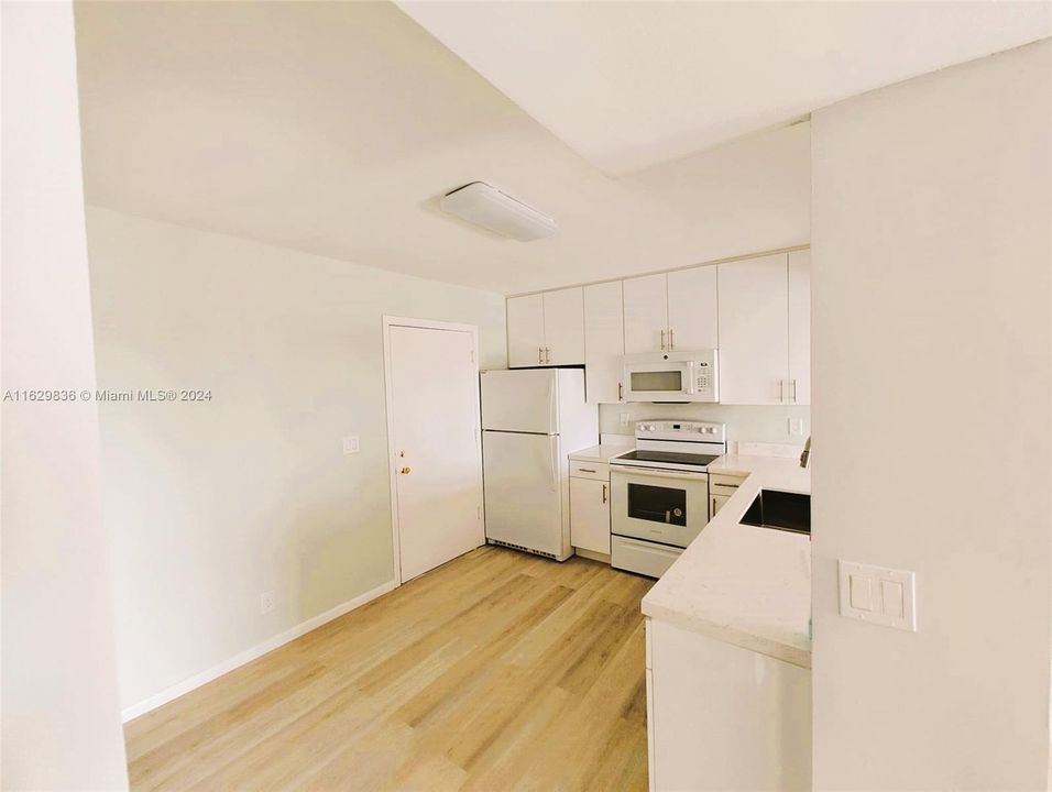 Recently Sold: $119,000 (1 beds, 1 baths, 928 Square Feet)