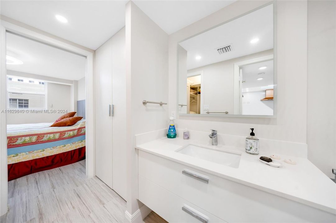 For Sale: $615,000 (1 beds, 1 baths, 645 Square Feet)