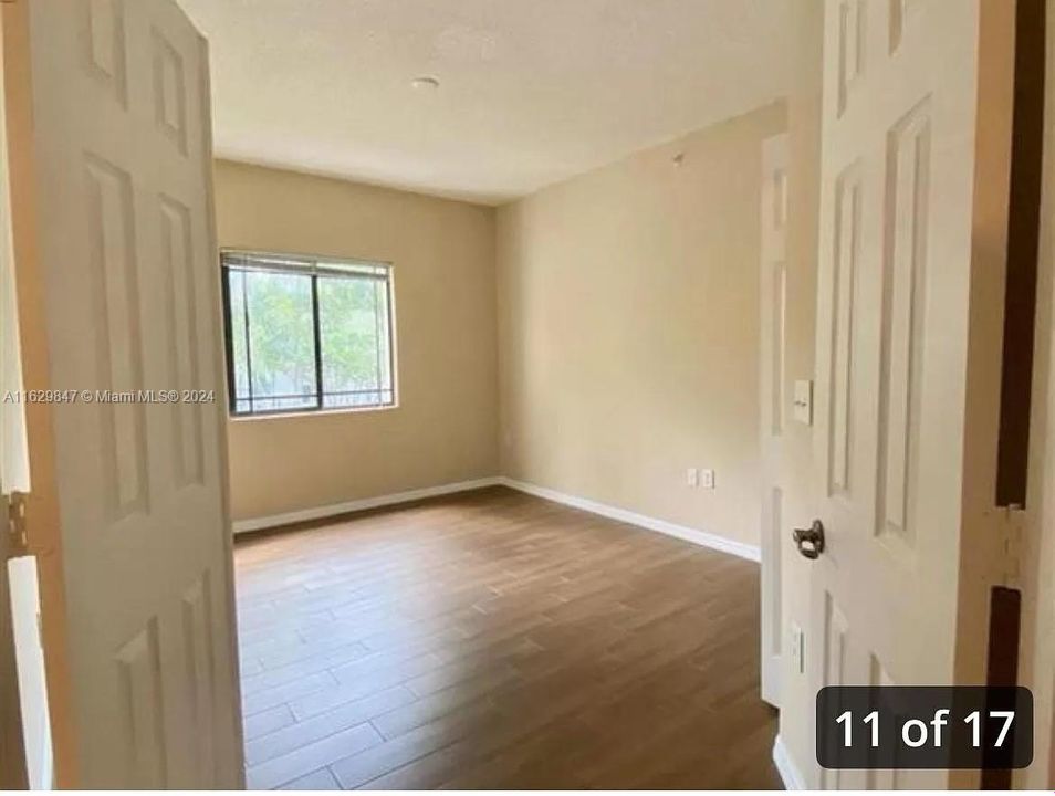 Recently Rented: $2,300 (2 beds, 1 baths, 987 Square Feet)