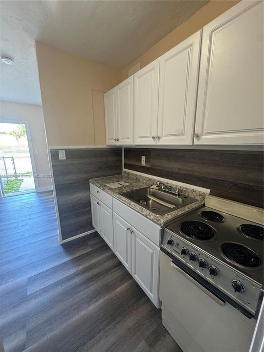 最近租的: $1,300 (1 贝兹, 1 浴室, 600 平方英尺)