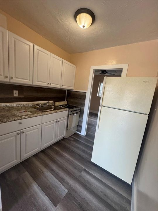 最近租的: $1,300 (1 贝兹, 1 浴室, 600 平方英尺)