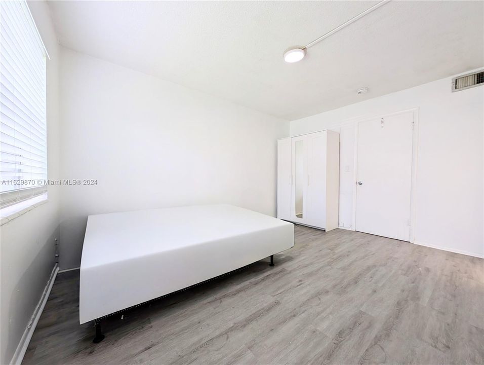 For Sale: $85,777 (1 beds, 1 baths, 662 Square Feet)