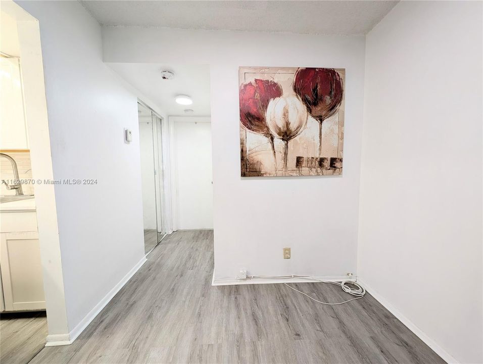 For Sale: $85,777 (1 beds, 1 baths, 662 Square Feet)