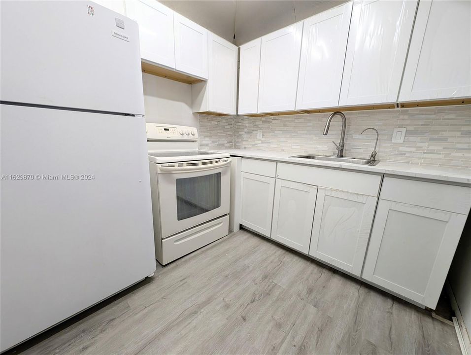 For Sale: $85,777 (1 beds, 1 baths, 662 Square Feet)