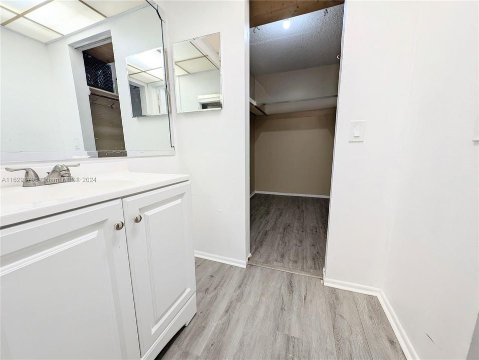 For Sale: $85,777 (1 beds, 1 baths, 662 Square Feet)