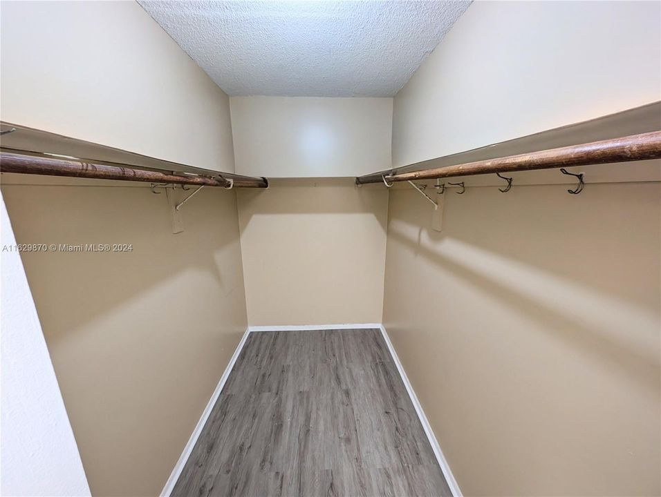 For Sale: $85,777 (1 beds, 1 baths, 662 Square Feet)