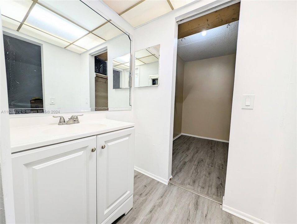 For Sale: $85,777 (1 beds, 1 baths, 662 Square Feet)