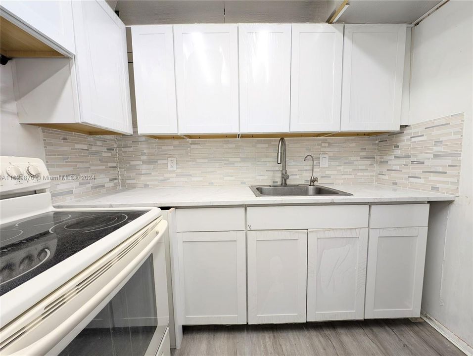 For Sale: $85,777 (1 beds, 1 baths, 662 Square Feet)