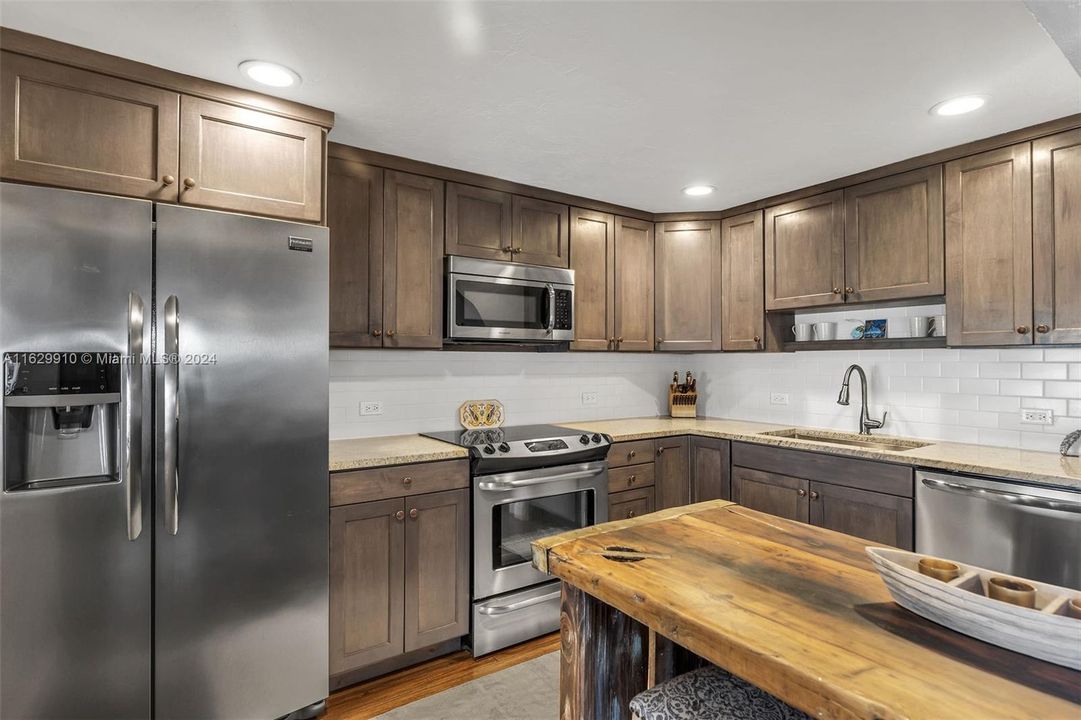 For Sale: $849,000 (1 beds, 2 baths, 1020 Square Feet)