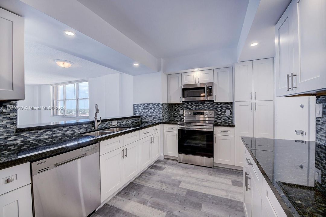 For Sale: $675,000 (2 beds, 2 baths, 1330 Square Feet)