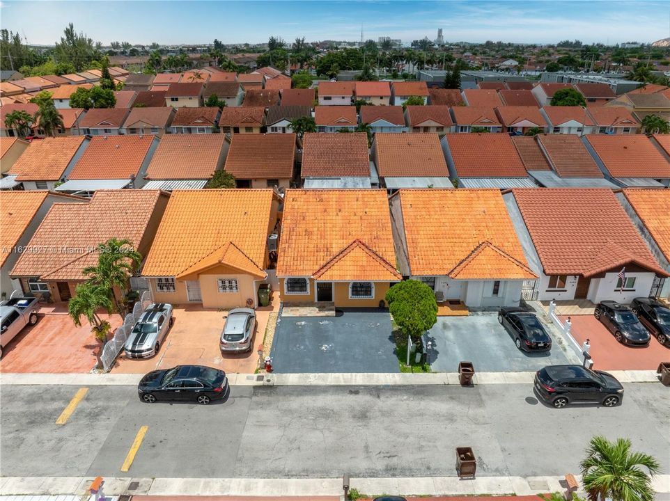 Active With Contract: $480,000 (3 beds, 2 baths, 1274 Square Feet)