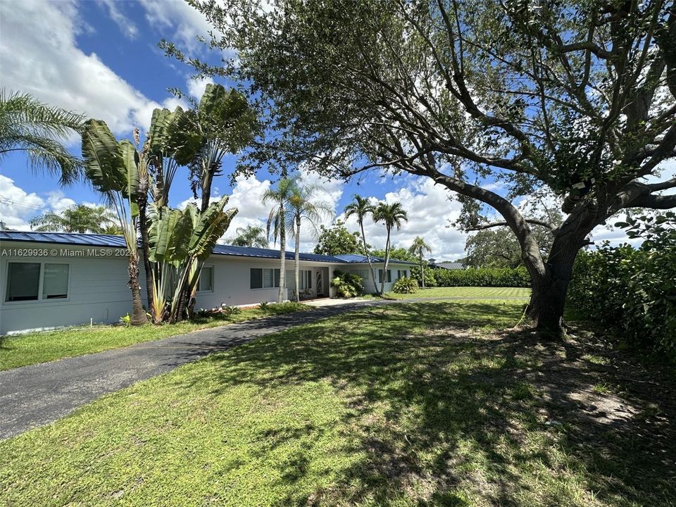 For Sale: $2,499,000 (3 beds, 2 baths, 1836 Square Feet)