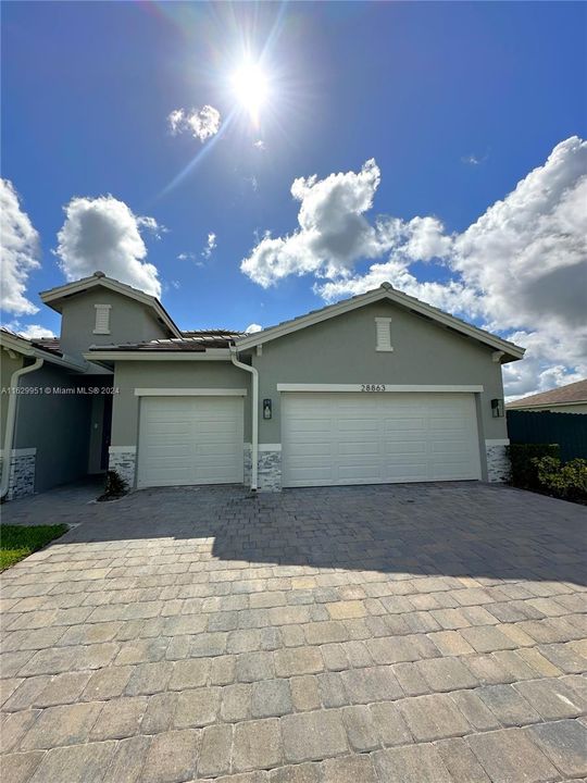 For Rent: $5,299 (4 beds, 3 baths, 2880 Square Feet)