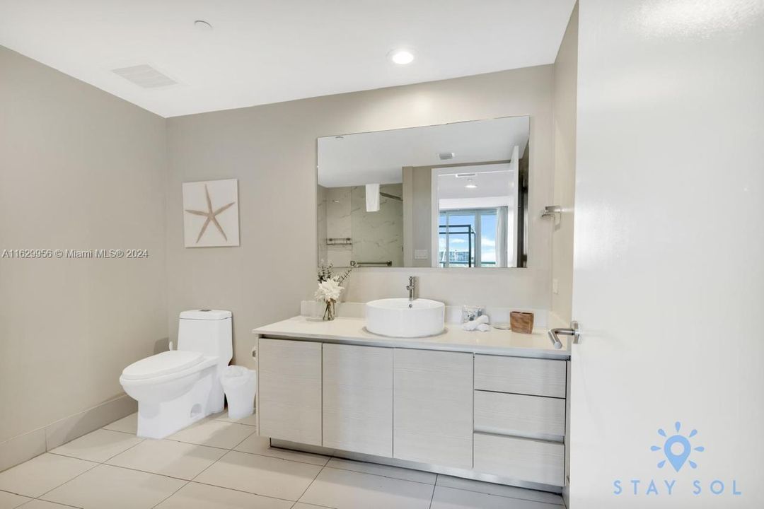 For Sale: $559,000 (2 beds, 2 baths, 1037 Square Feet)