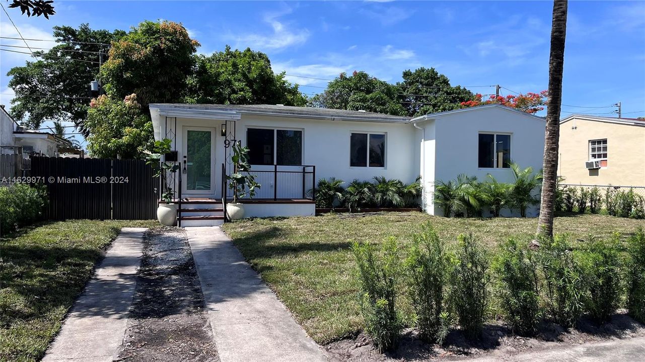 For Sale: $580,000 (3 beds, 2 baths, 1260 Square Feet)