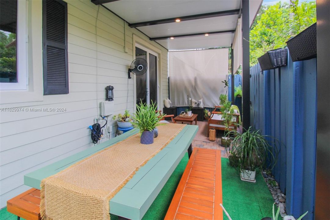 Recently Sold: $575,000 (2 beds, 2 baths, 1345 Square Feet)