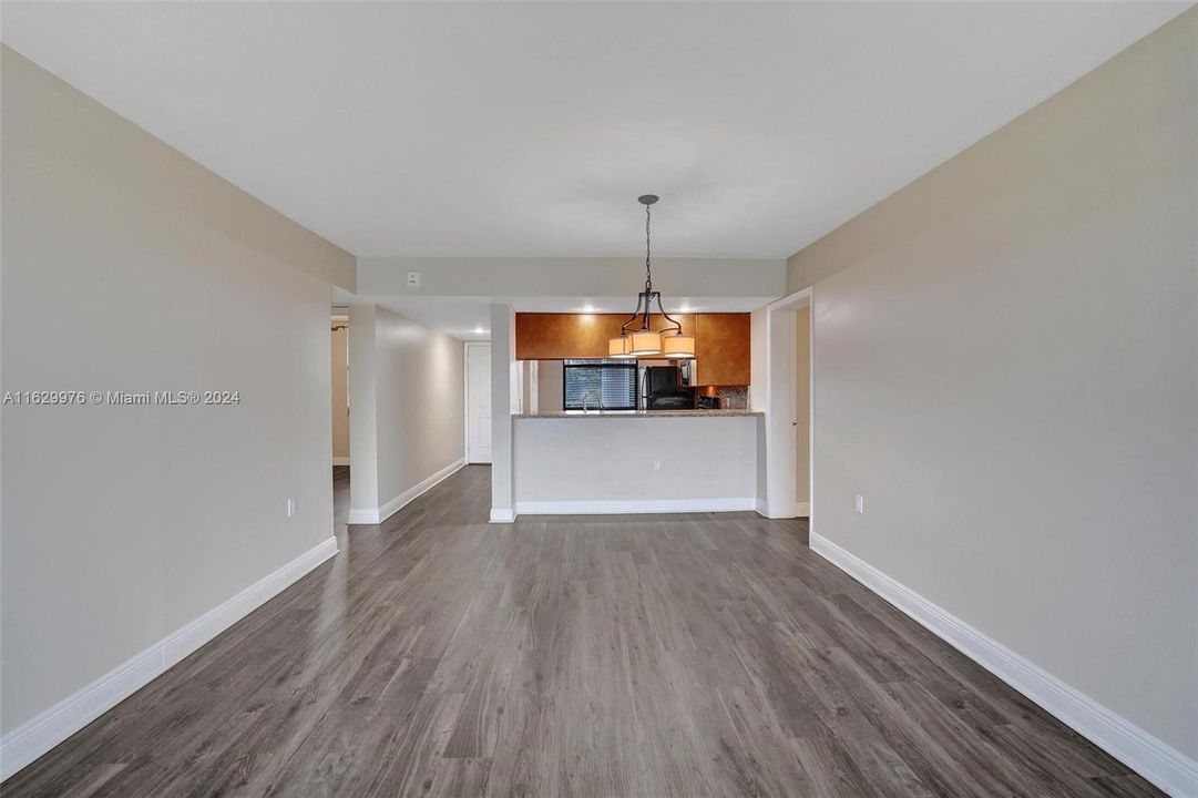 For Sale: $319,000 (2 beds, 2 baths, 1385 Square Feet)