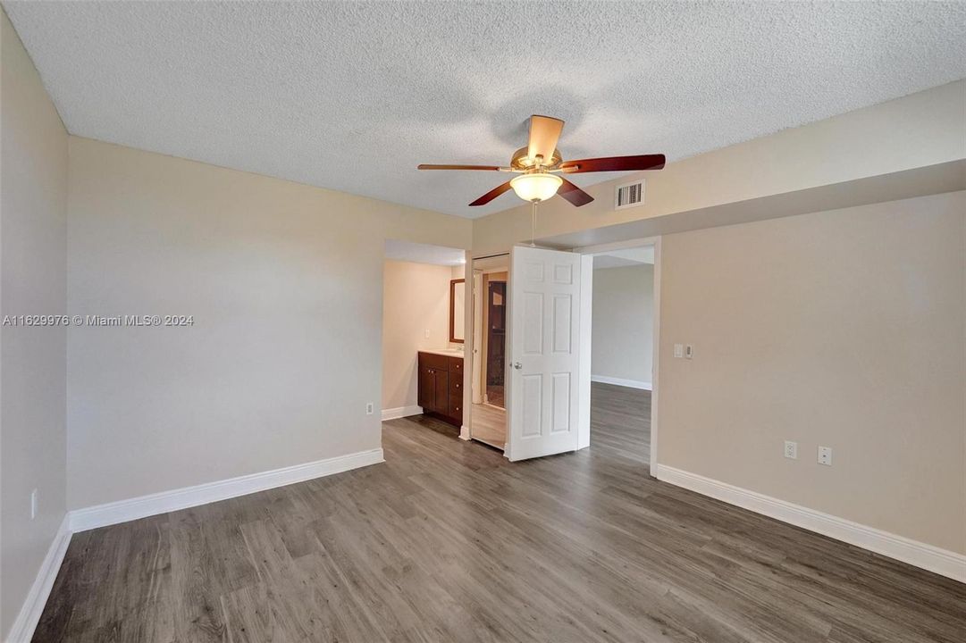 For Sale: $319,000 (2 beds, 2 baths, 1385 Square Feet)