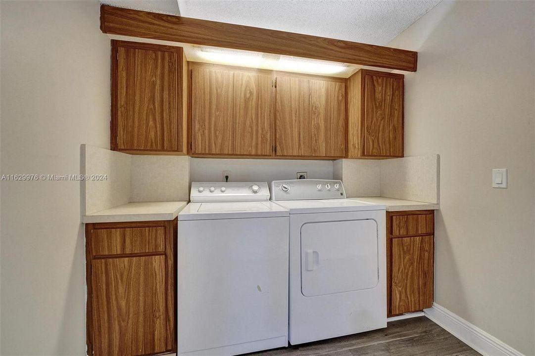 For Sale: $319,000 (2 beds, 2 baths, 1385 Square Feet)