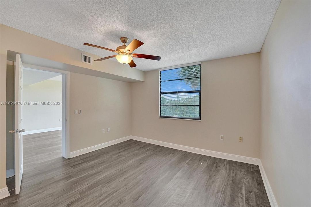 For Sale: $319,000 (2 beds, 2 baths, 1385 Square Feet)