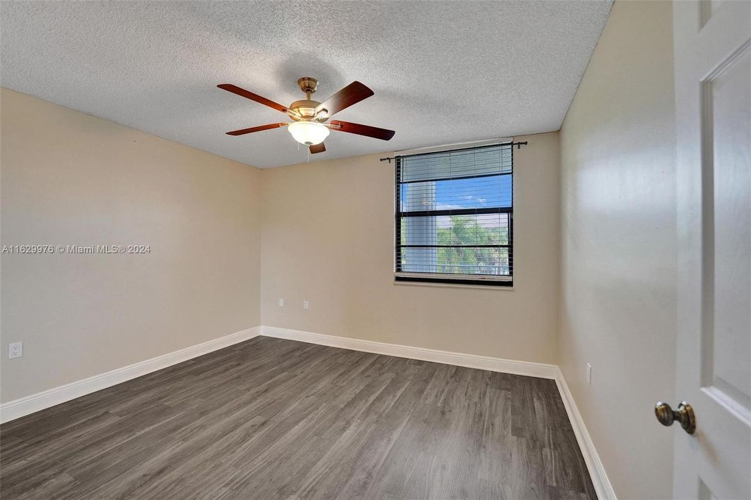 For Sale: $319,000 (2 beds, 2 baths, 1385 Square Feet)