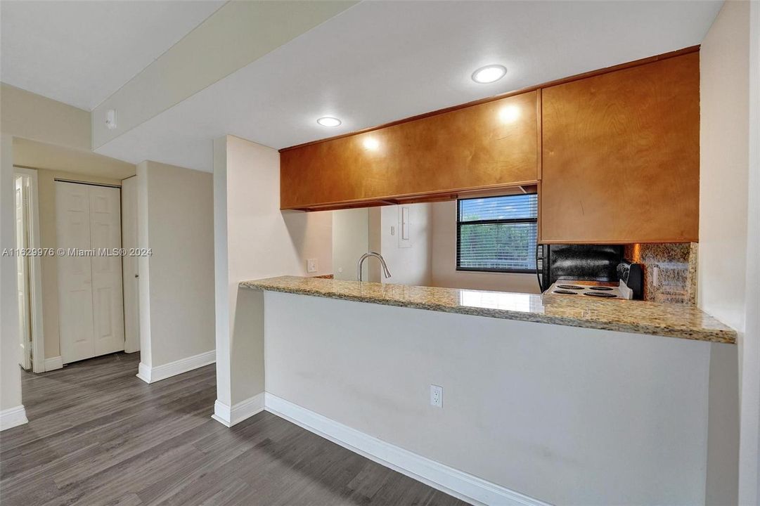 For Sale: $319,000 (2 beds, 2 baths, 1385 Square Feet)