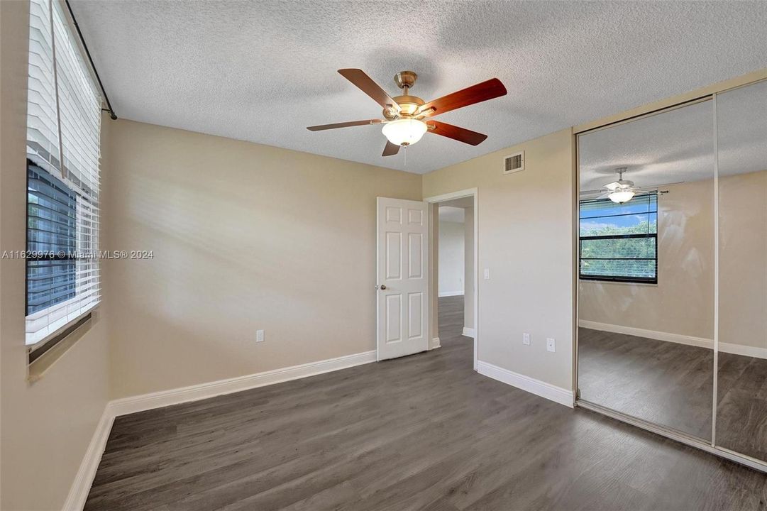 For Sale: $319,000 (2 beds, 2 baths, 1385 Square Feet)