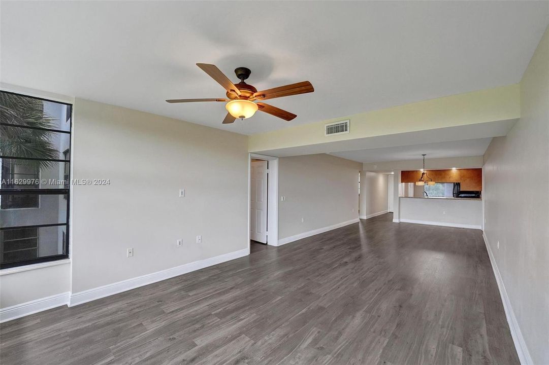 For Sale: $319,000 (2 beds, 2 baths, 1385 Square Feet)