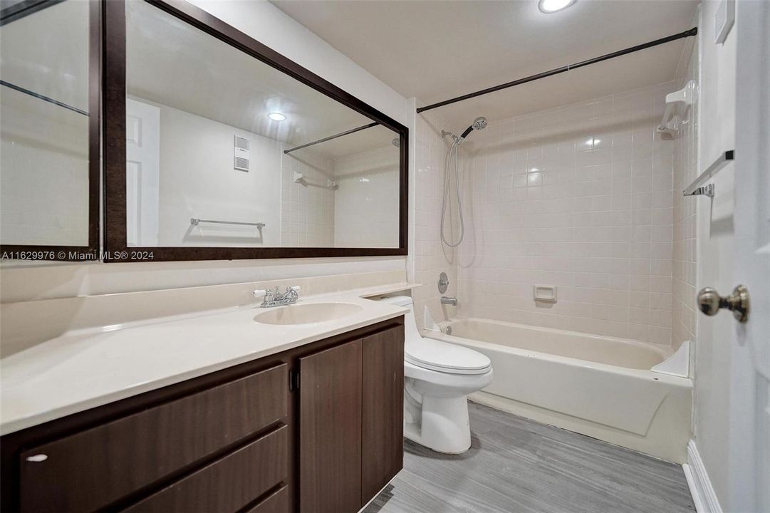 For Sale: $319,000 (2 beds, 2 baths, 1385 Square Feet)