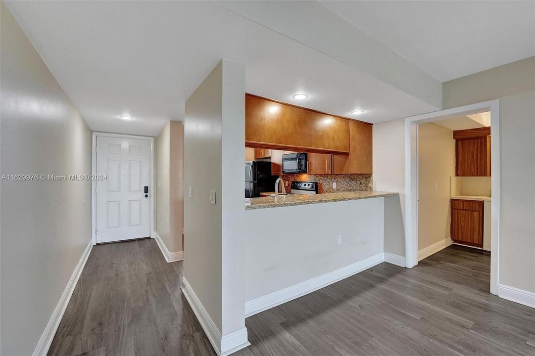 For Sale: $319,000 (2 beds, 2 baths, 1385 Square Feet)