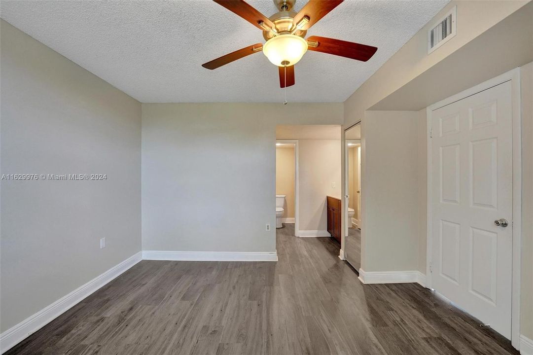 For Sale: $319,000 (2 beds, 2 baths, 1385 Square Feet)