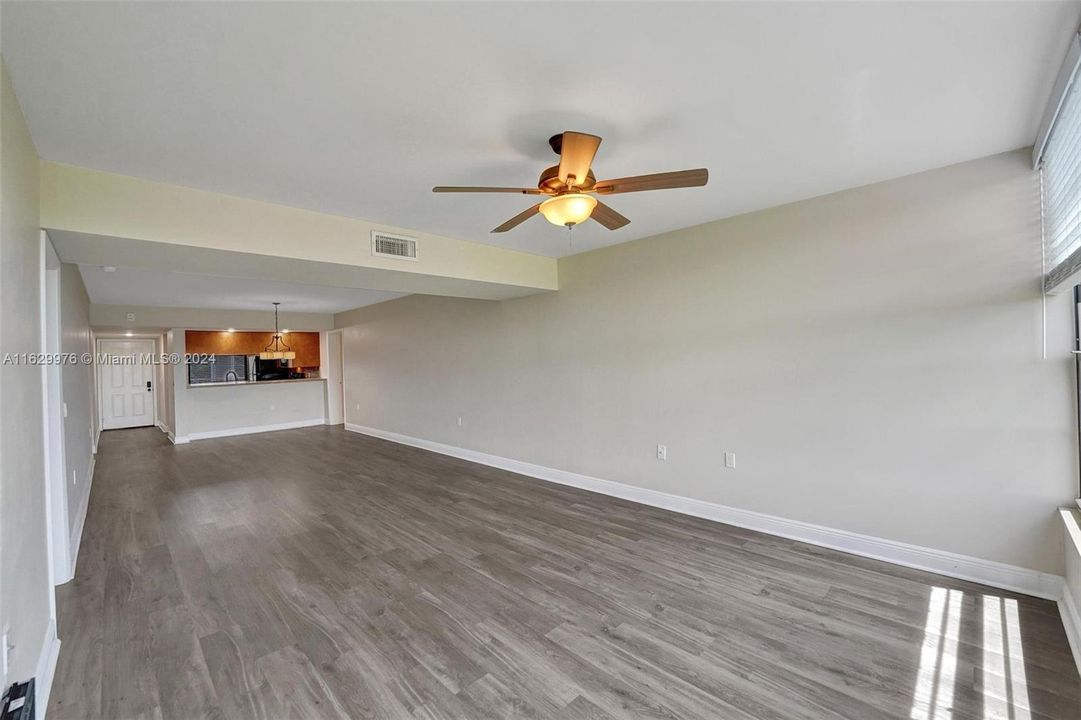 For Sale: $319,000 (2 beds, 2 baths, 1385 Square Feet)