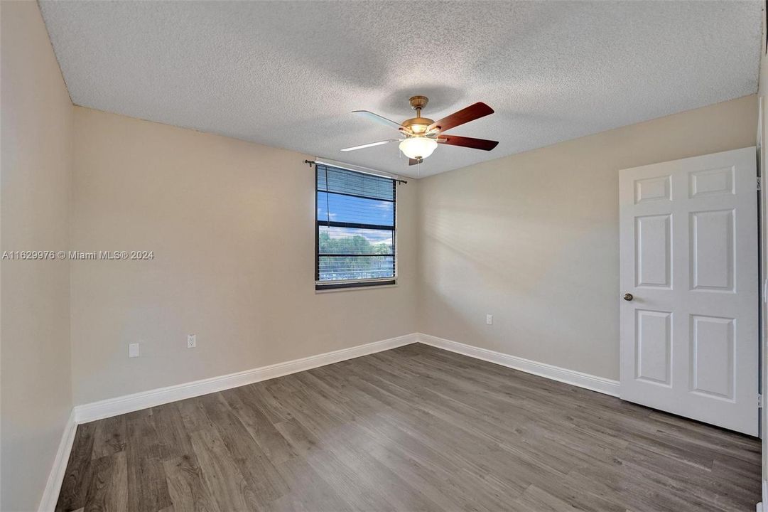 For Sale: $319,000 (2 beds, 2 baths, 1385 Square Feet)