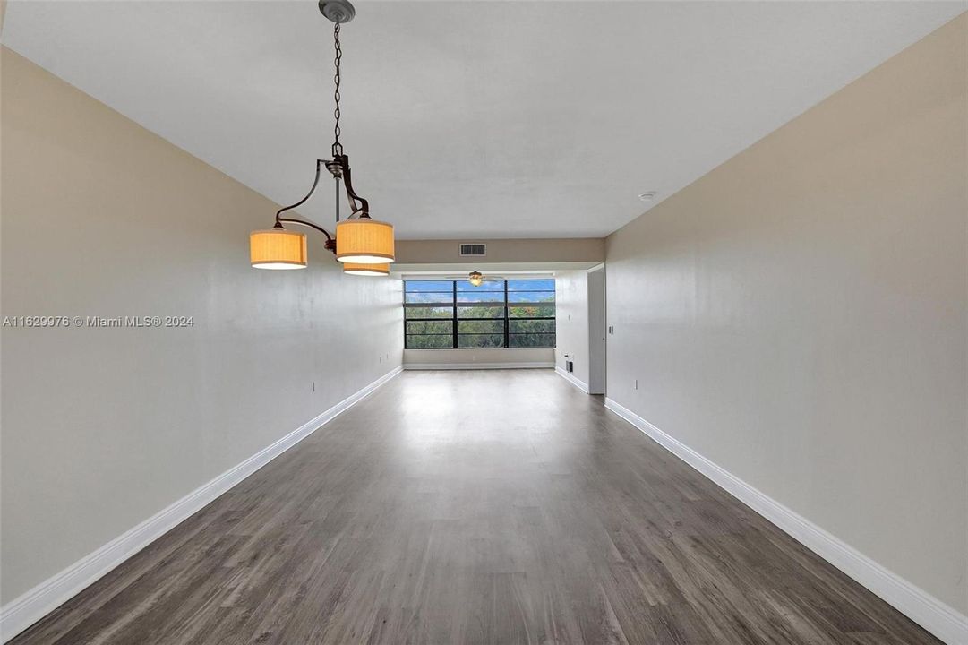 For Sale: $319,000 (2 beds, 2 baths, 1385 Square Feet)