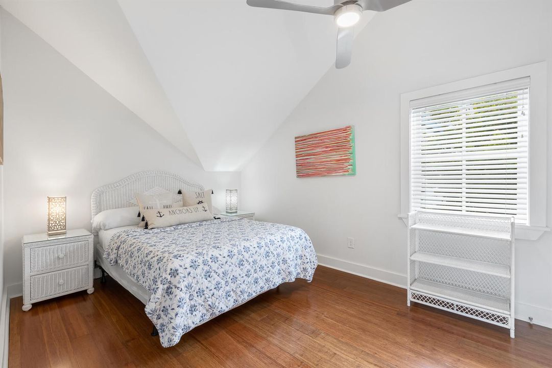 1011 SIMONTON ST #1 WEB-25