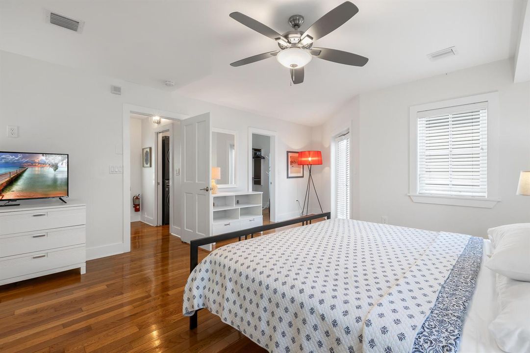 1011 SIMONTON ST #1 WEB-17