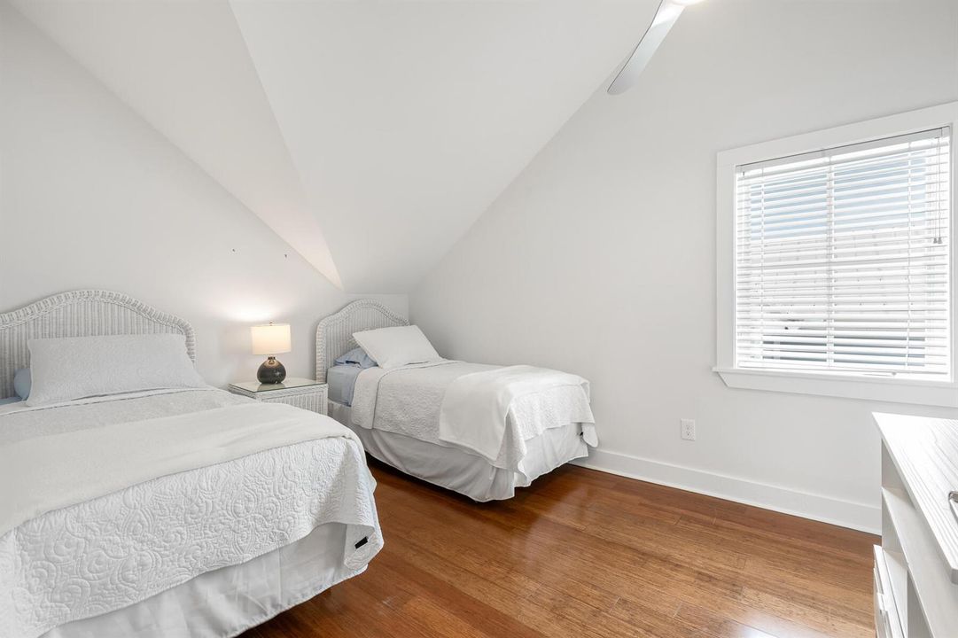 1011 SIMONTON ST #1 WEB-28