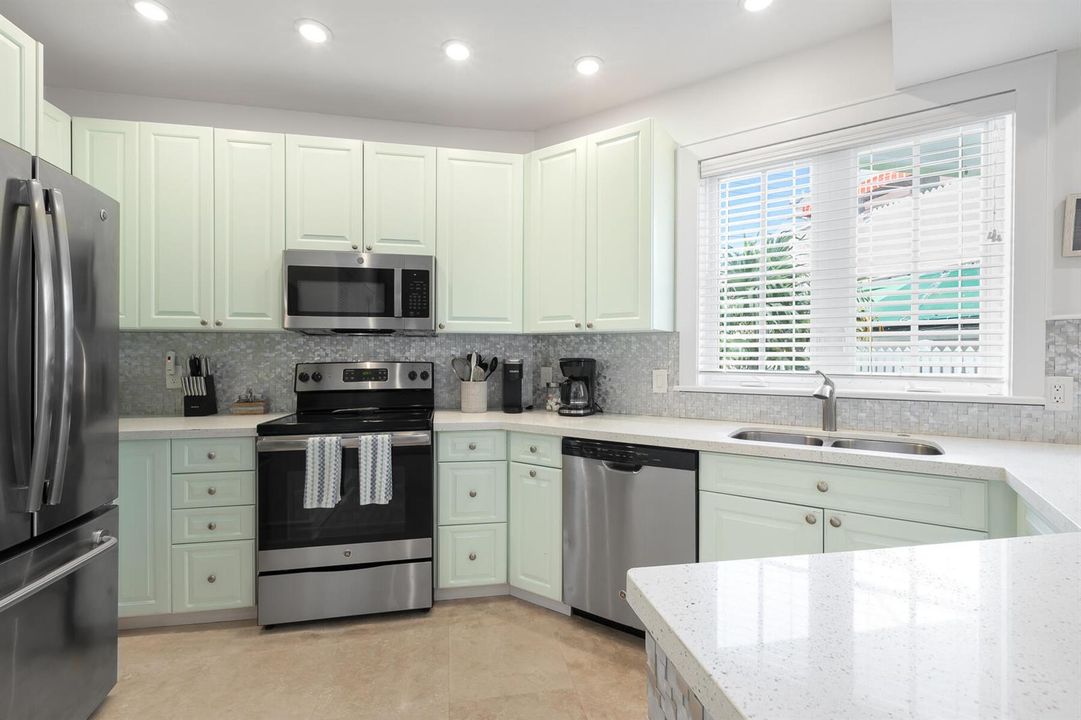 1011 SIMONTON ST #1 WEB-12