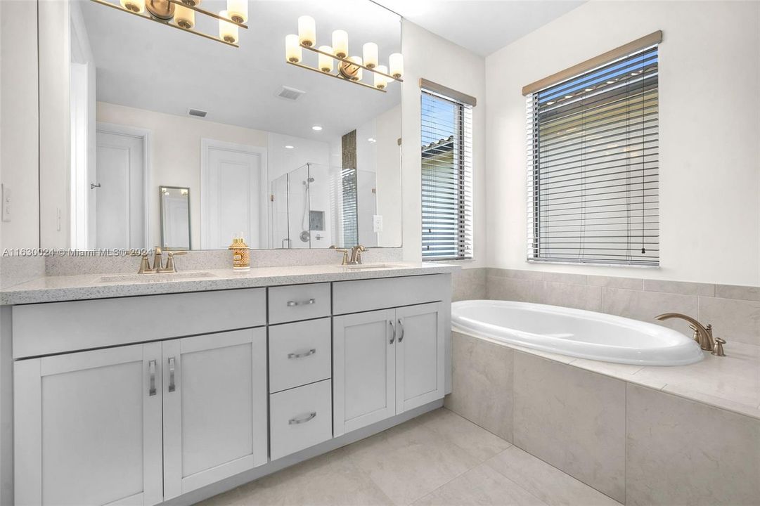 Master Bath with Soak Tub & Quartz Counters