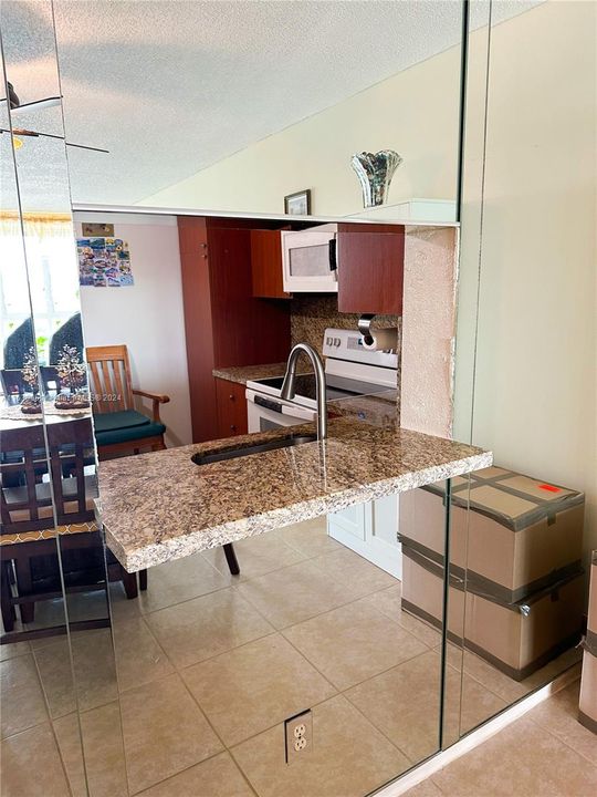 En Venta: $163,000 (2 camas, 2 baños, 1010 Pies cuadrados)