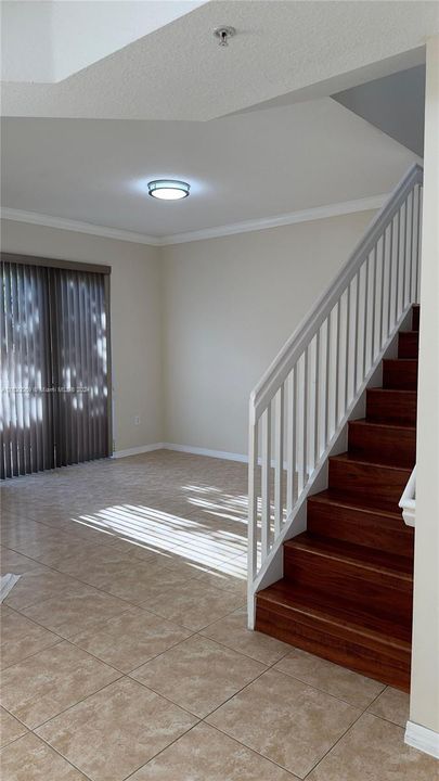 最近租的: $2,850 (3 贝兹, 2 浴室, 1390 平方英尺)