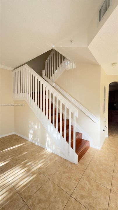 最近租的: $2,850 (3 贝兹, 2 浴室, 1390 平方英尺)