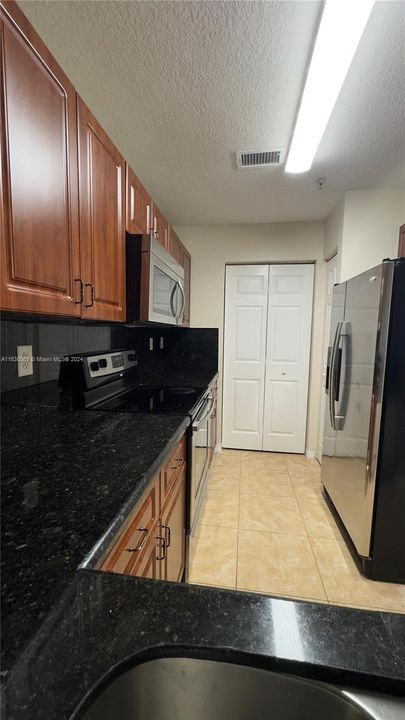 最近租的: $2,850 (3 贝兹, 2 浴室, 1390 平方英尺)