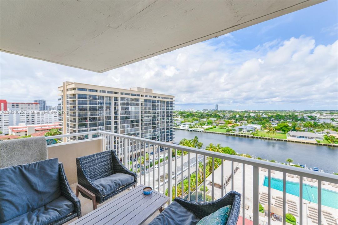 For Sale: $735,000 (3 beds, 2 baths, 1780 Square Feet)