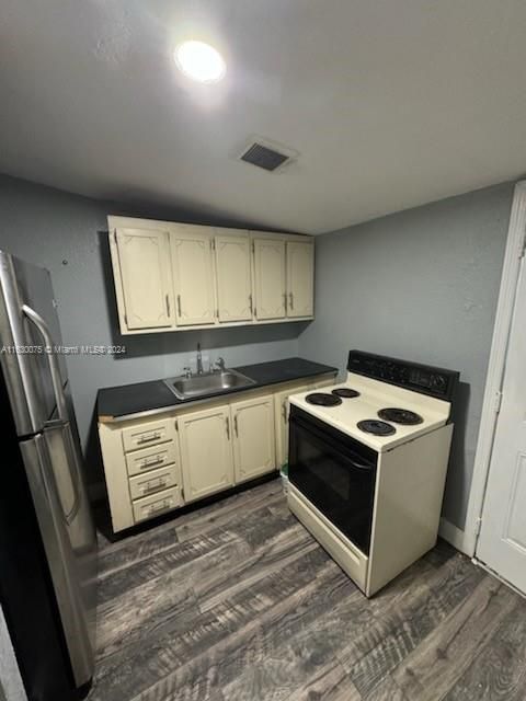 Active With Contract: $1,100 (0 beds, 1 baths, 1778 Square Feet)