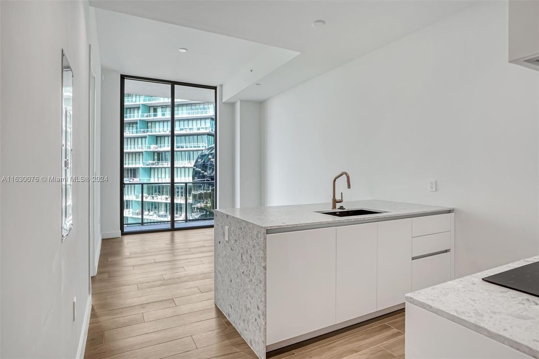 For Sale: $1,275,000 (1 beds, 1 baths, 670 Square Feet)