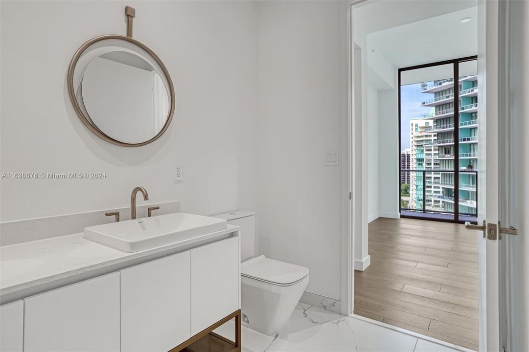 For Sale: $1,275,000 (1 beds, 1 baths, 670 Square Feet)