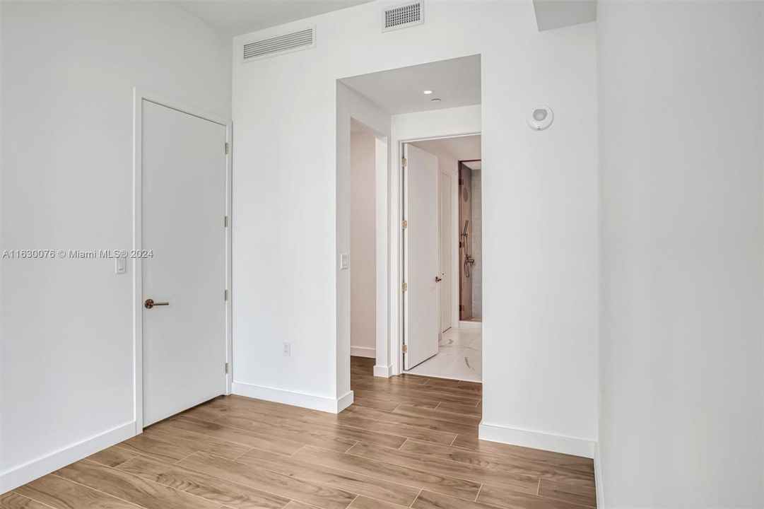 For Sale: $1,275,000 (1 beds, 1 baths, 670 Square Feet)