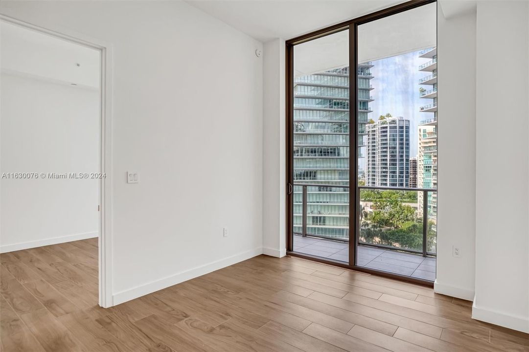 For Sale: $1,275,000 (1 beds, 1 baths, 670 Square Feet)